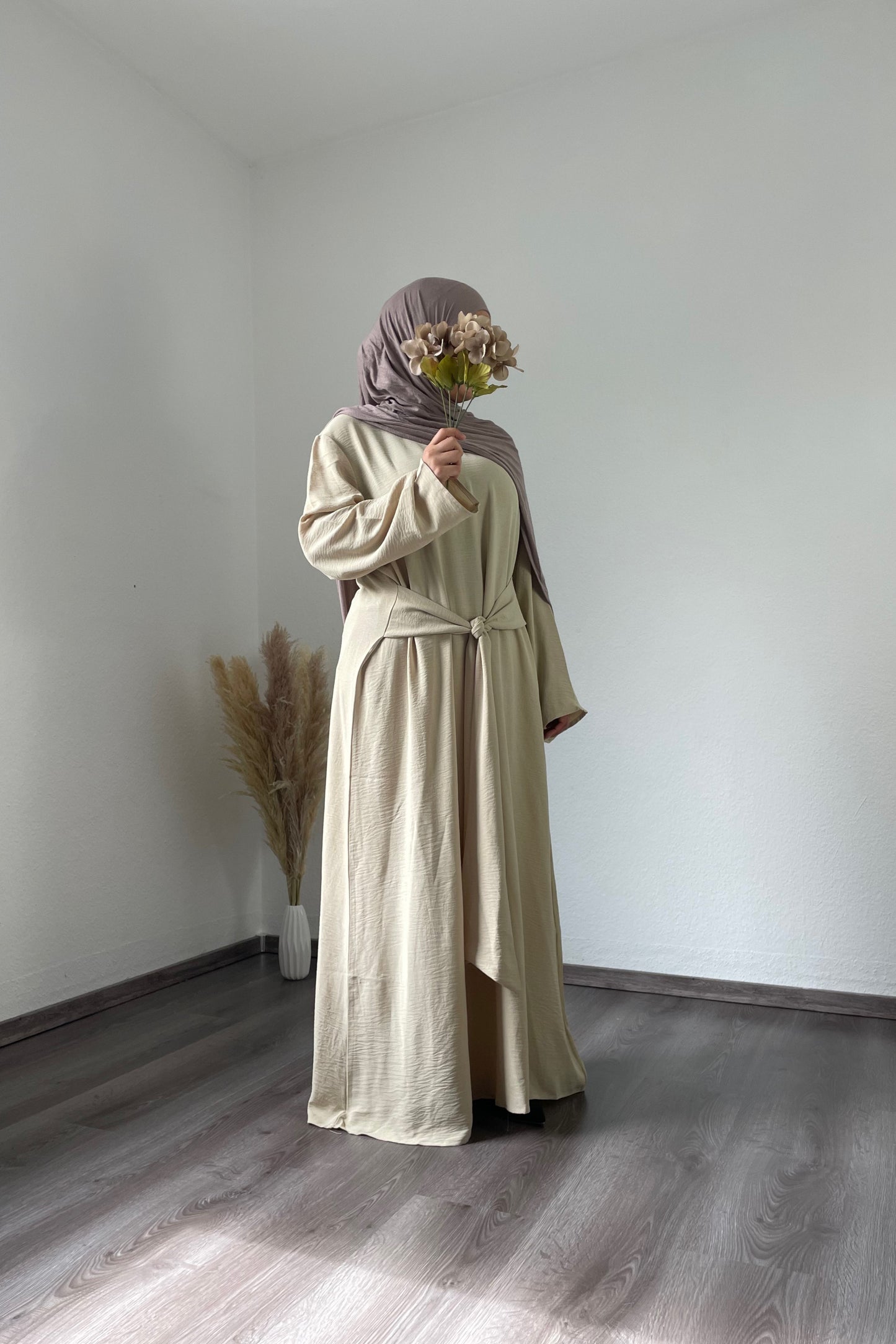 Sara Abaya beige