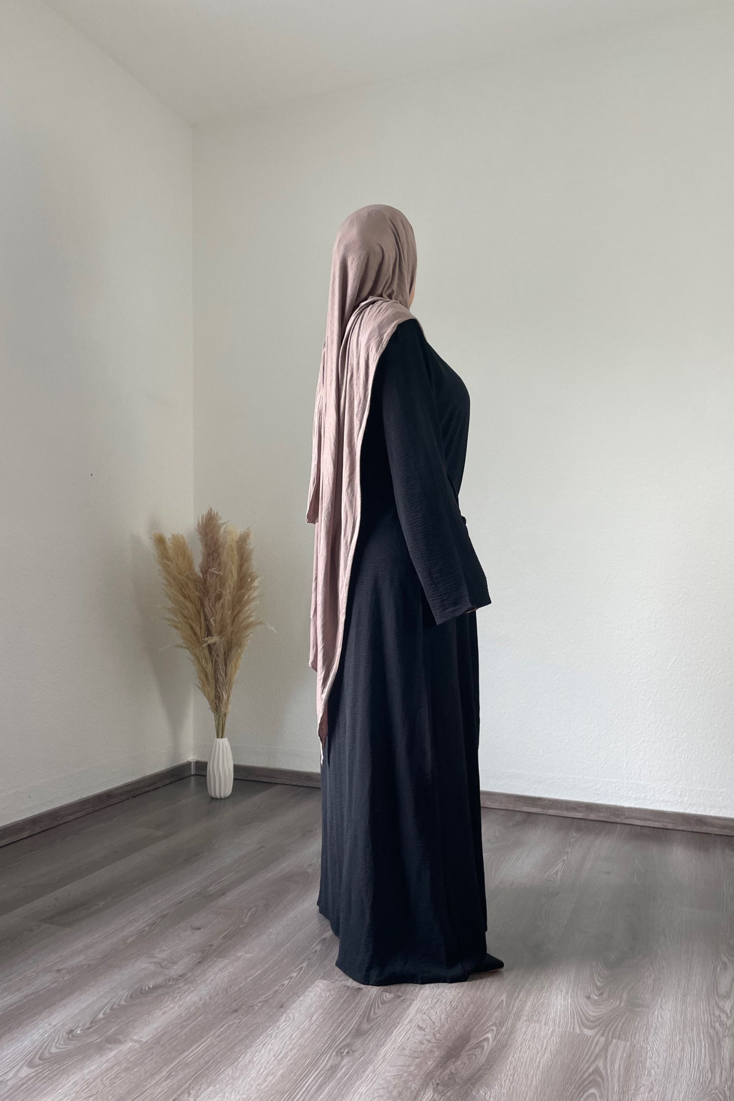 Sara Abaya schwarz