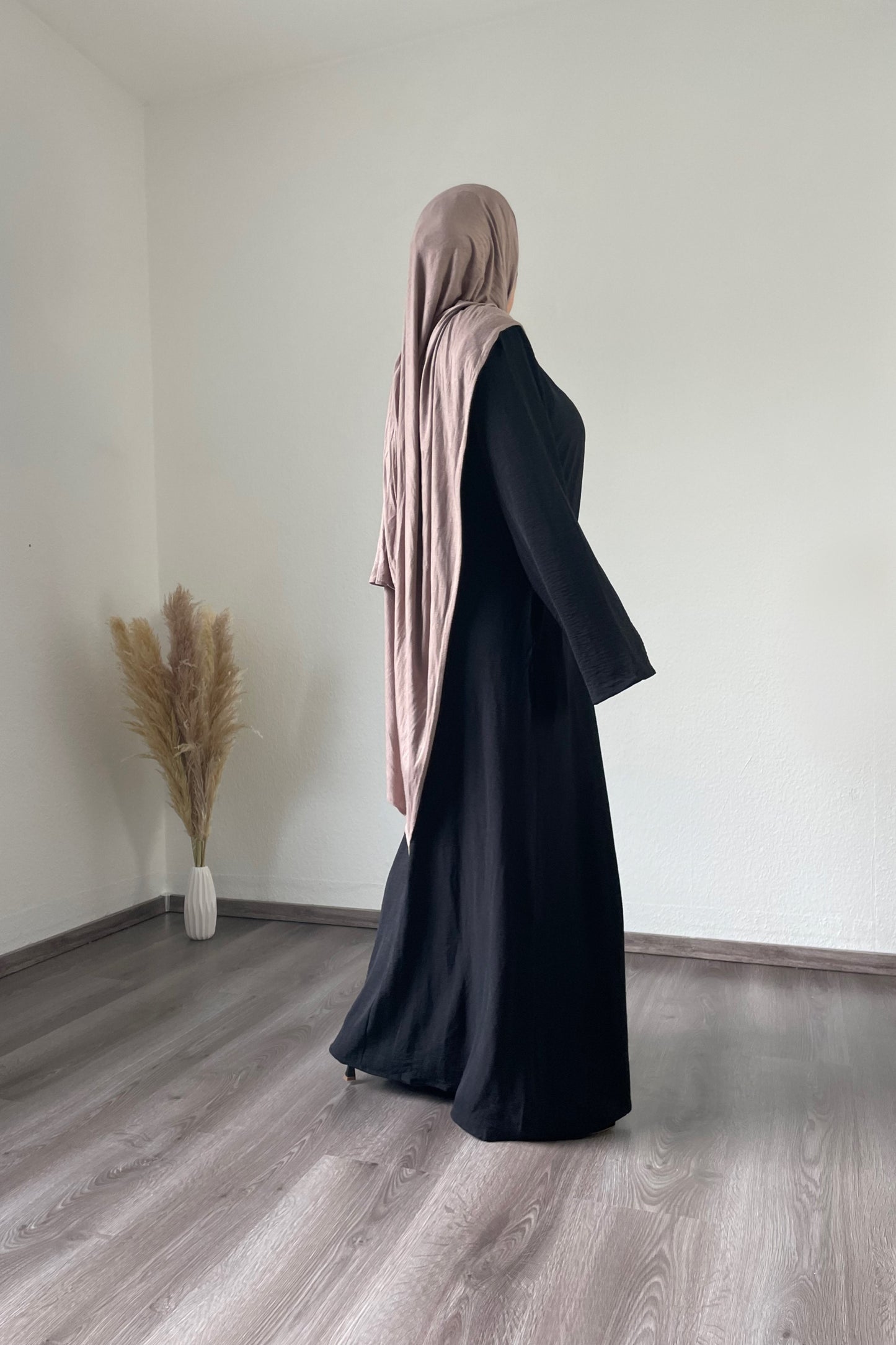 Sara Abaya schwarz